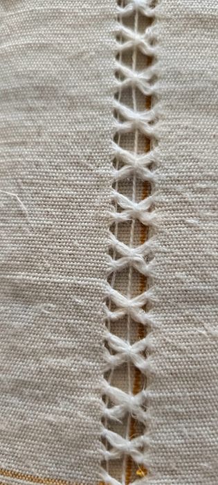 Toalha de mesa bordada à mão