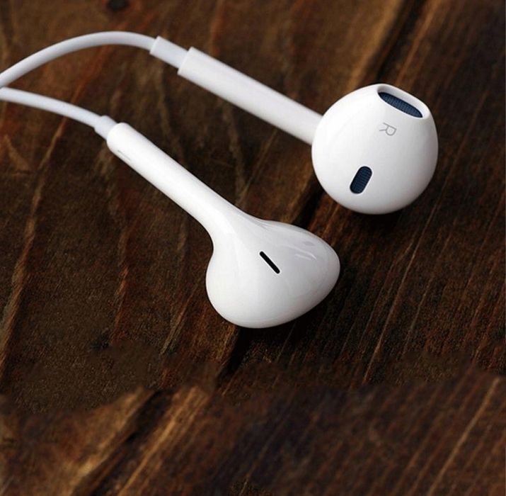 Słuchawki przewodowe z USB-C + Etui – Mikrofon, Sterowanie, Białe