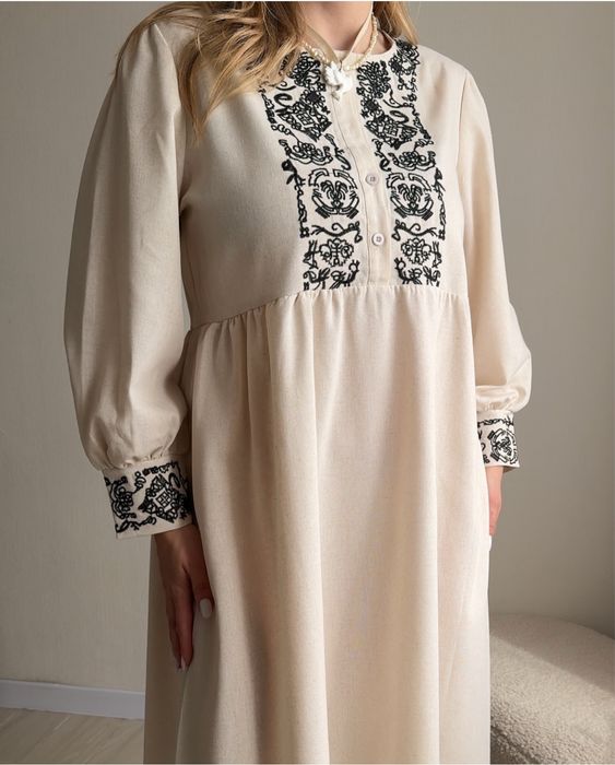 Вишиті плаття в наявності