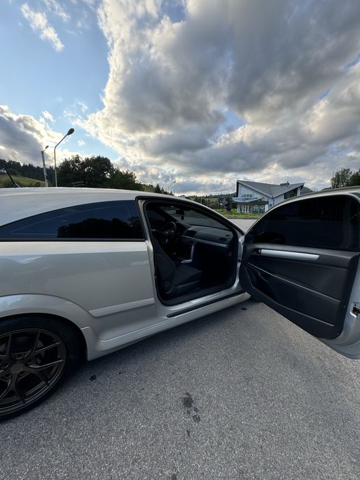 Opel astra h gtc