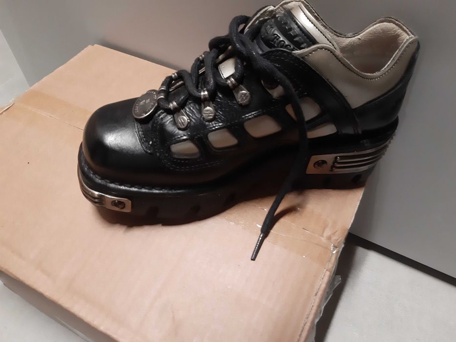 Sprzedaję buty dla stylowych i eleganckich kobiet