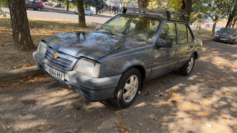 продаётся Опель аскона автомат
