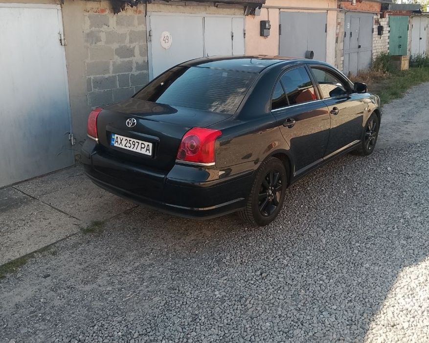 Продам Авенсис 2004год.
