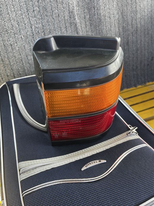 Пасат б3 універсал. Правий задній ліхтар