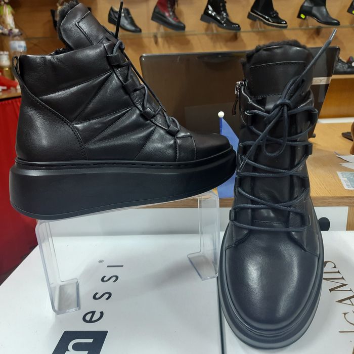 Зимові жіночі ботинки.  Польща