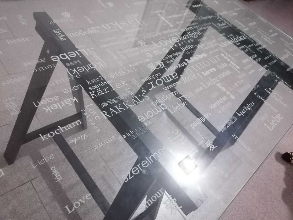 Mesa de vidro e Faqueiro banhado a ouro