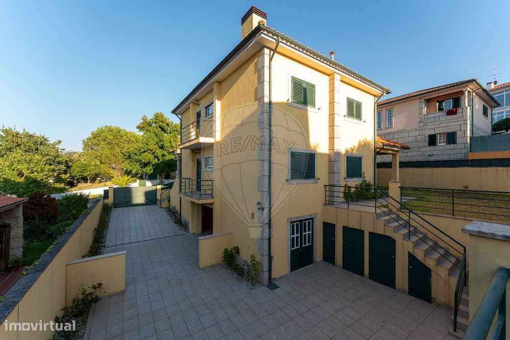 Moradia T5 para venda