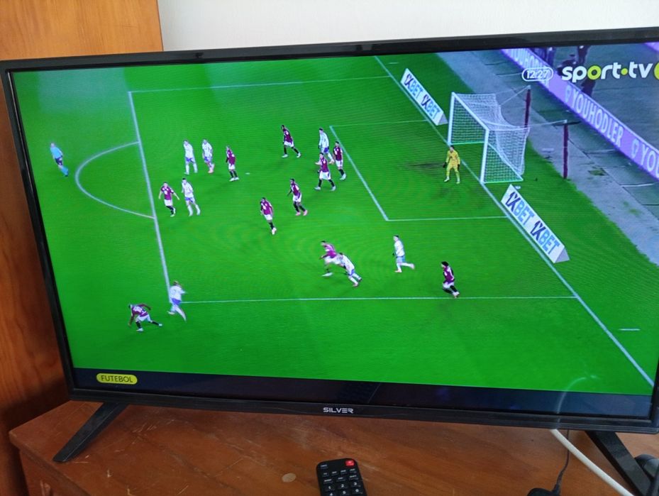 Televisão LED Silver 	73x43 cm  - 32 polegadas -Como nova !!