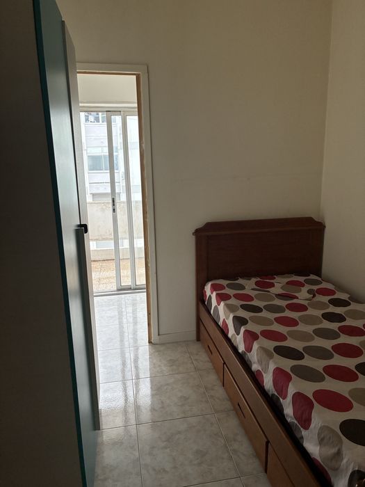 Quarto mobilado | Ambiente tranquilo | Moita | Disponível já