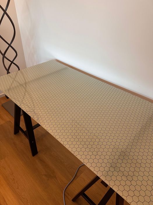 Secretária com tampo vidro Ikea