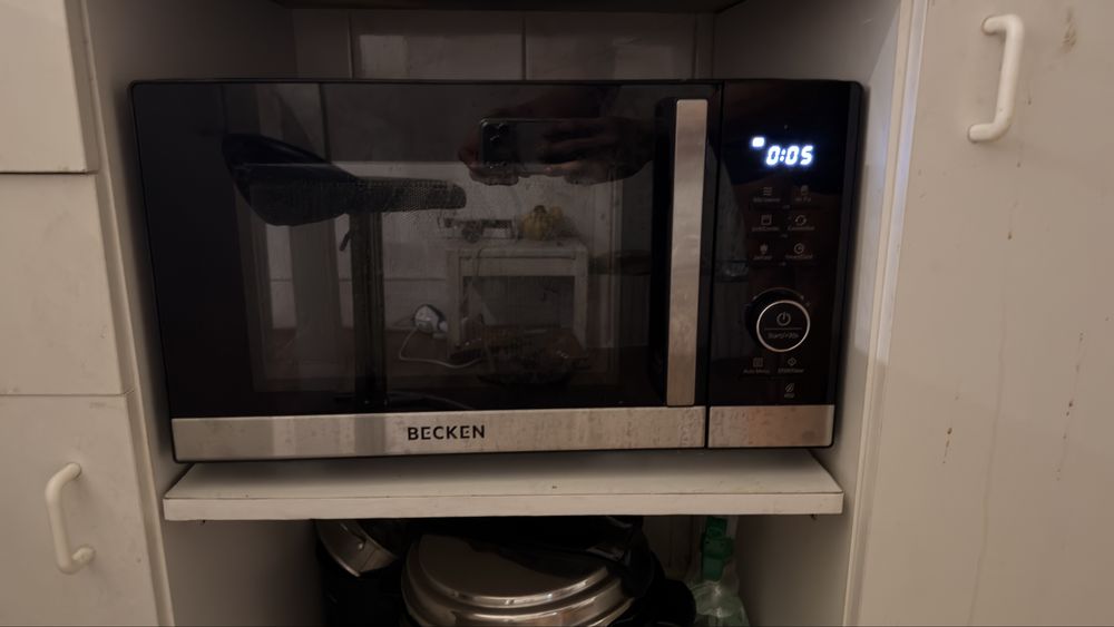 Micro-ondas BECKEN BMWO9035BK 27L – Air Fryer + Grill