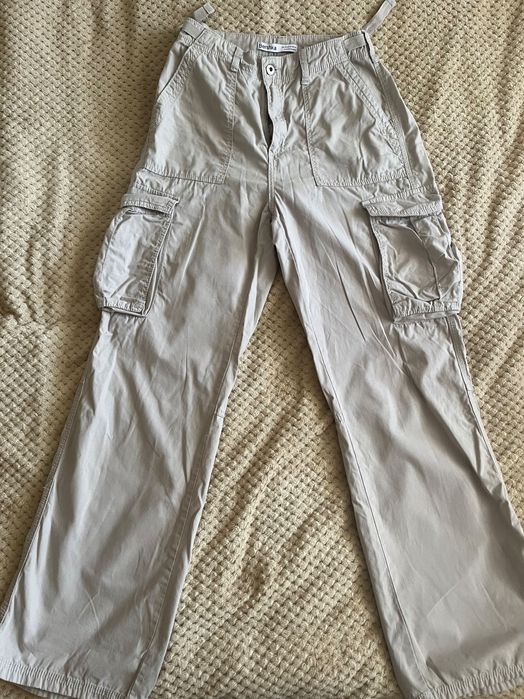 Карго штани Bershka