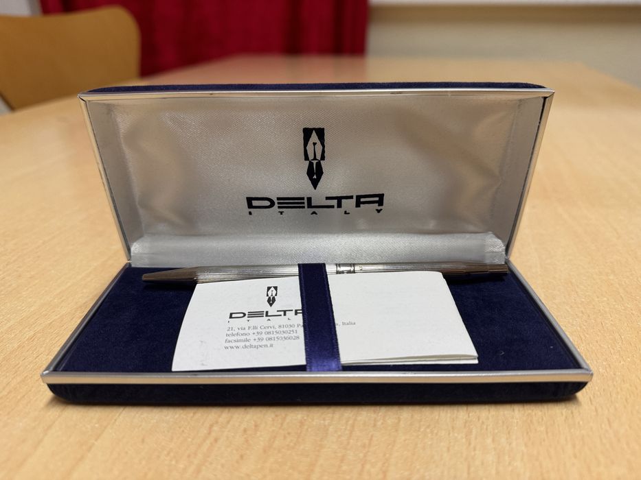 Caneta Delta Italy de Prata