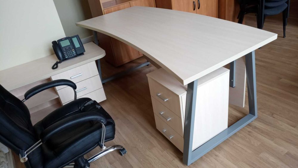 Стол в стиле лофт