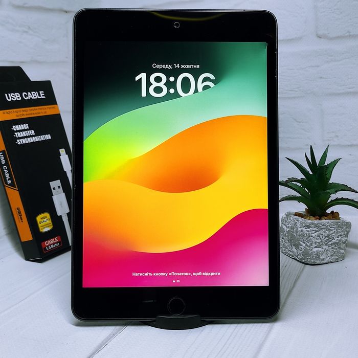 Продам  планшет Apple iPad Mini 5 64Gb LTE  в гарному стані