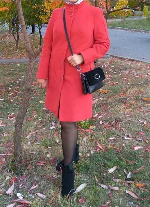 Пальто демісезонне жіноче 42-44 розмір, б/в, колір кораловий