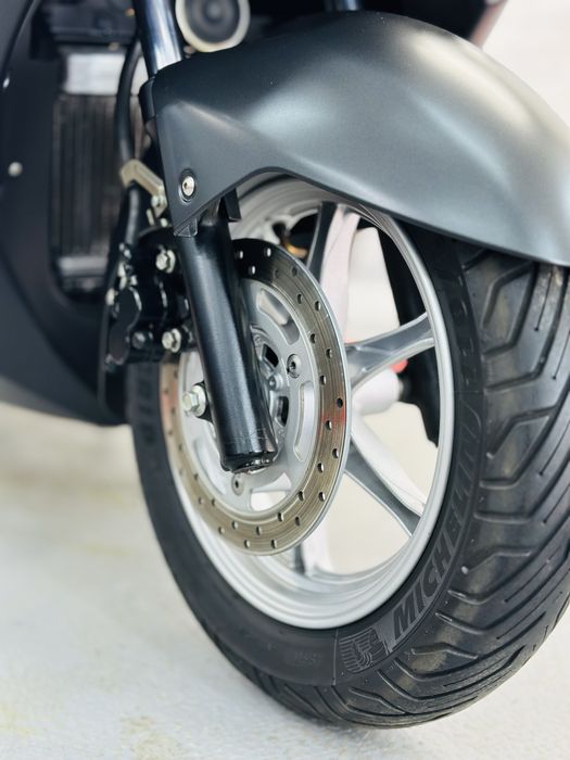 скутер Suzuki Burgman 200 в оригіналі тільки з Японії є доставка