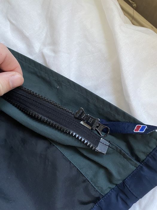 Куртка вітровка berghaus