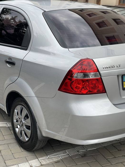 Chevrolet Aveo 1.5 автомат газ/бензин T250