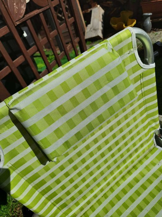 Ładny lekki aluminiowy Leżak na kółkach okazja za 20 zł