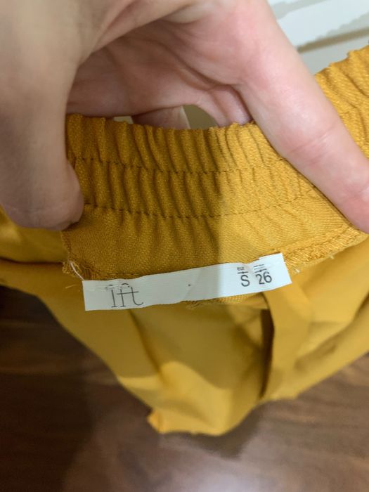 Calças finas amarelas64730302708227124