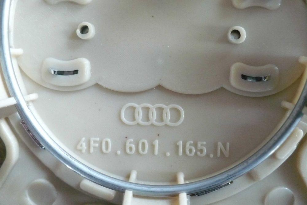 Pająki Dekielki Audi Oryginalne NOWE Komplet