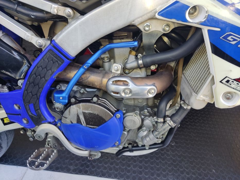 Yamaha YZ 450 F com matrícula