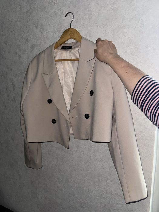 Бежевий вкррочений піджак