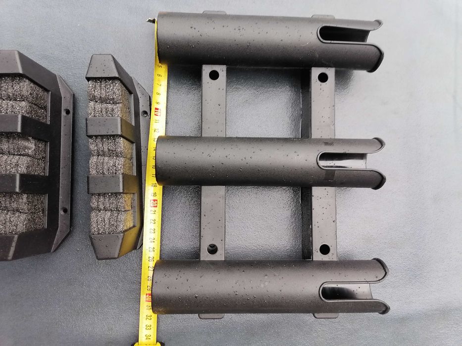 Uchwyty do mocowania wędek na łodzi czy ścianie.