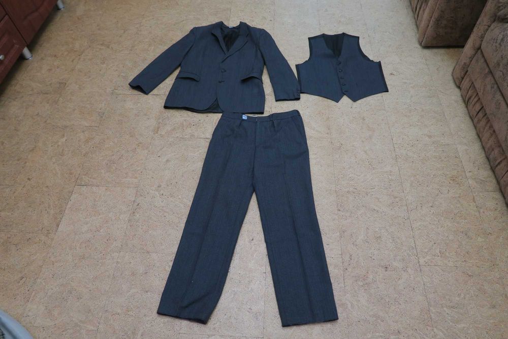 Серый костюм тройка, пиджак, жилет, брюки, 50 разм, раритет СССР