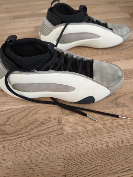 Buty do koszykówki Adidas Harden Vol. 8 Feather Grey w idealnym stanie