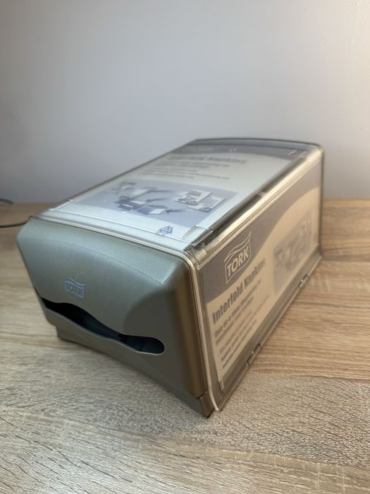 Automatyczny podajnik do serwetek z miejscem na reklame