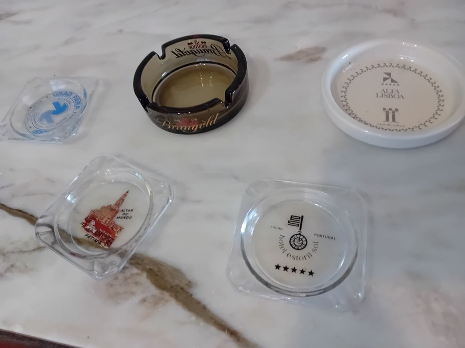 Conjunto de 5 Cinzeiros Antigos Diversos