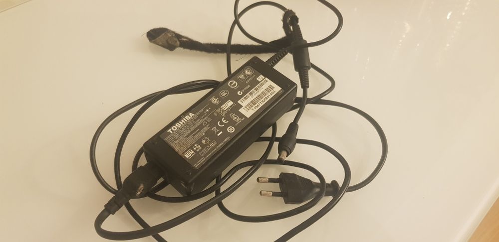 Carregador Toshiba original