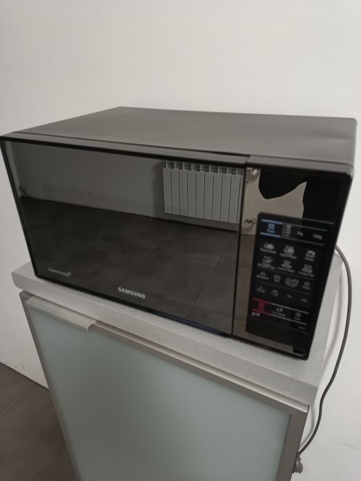Mikrofalówka Samsung GE83X z funkcją grila