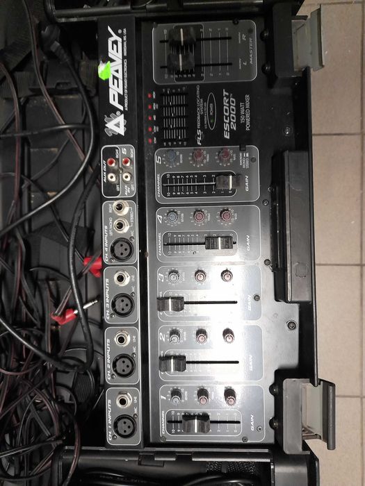 PEAVEY ESCORT 2000 - zestaw nagłaśniający