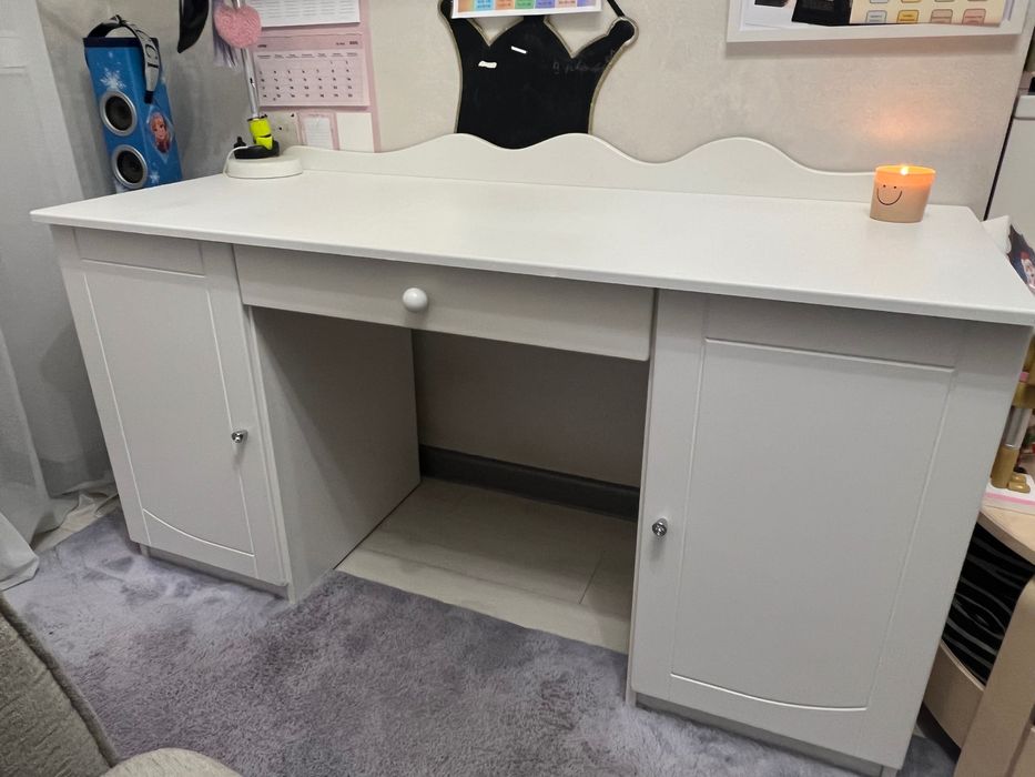 Biurko duże dla nastolatki Meblik