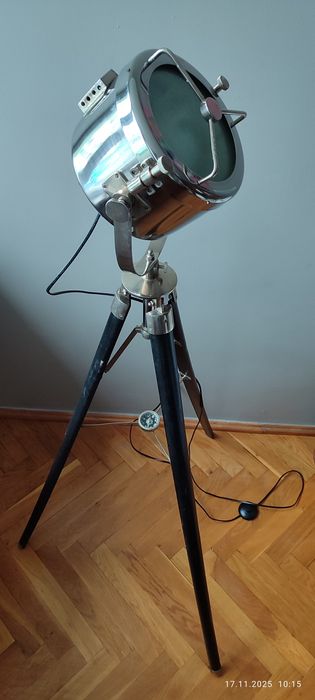 Reflektor morski czarny drewniany statyw lampa podłogowa