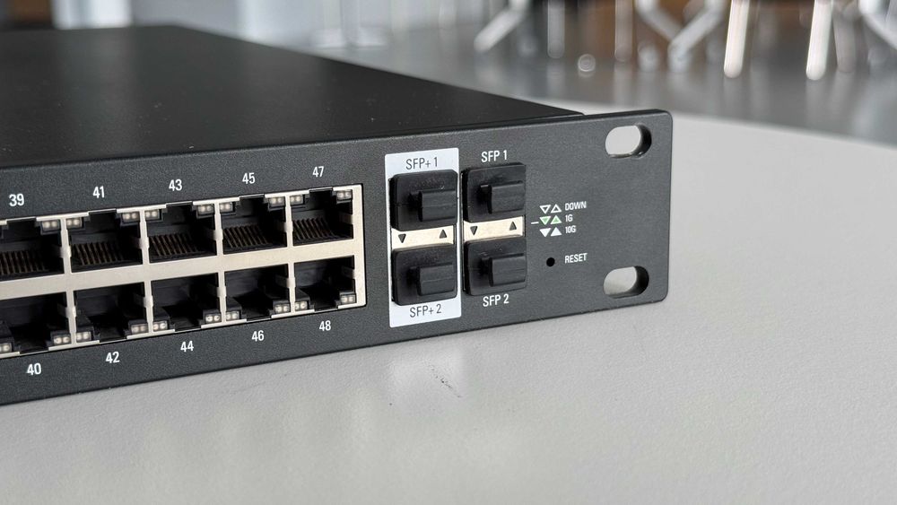 Switch Ubiquiti (ES-48-500W) - 48 portas Gigabit