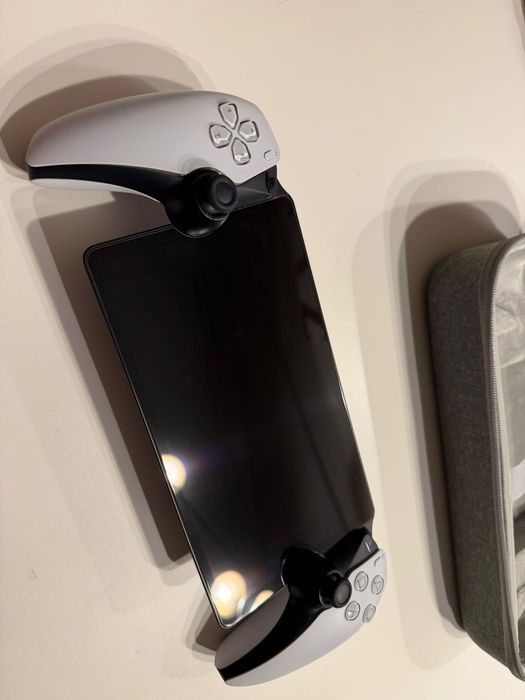 Playstation Portal + Case