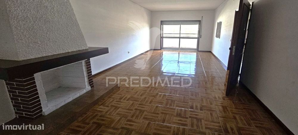 T2+1 com lugar de garagem e arrumos.