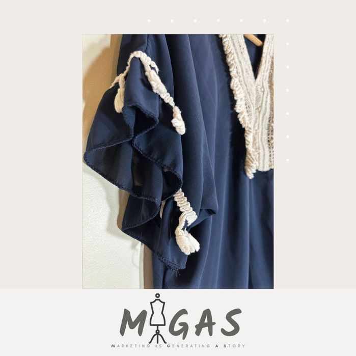 Blusa com detalhes de renda