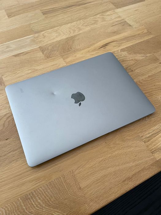 MacBook Air 13” 2020 i5 8GB – Ecrã Partido – Funciona (para reparação)