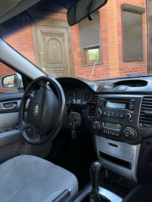 Продам авто Kia Magentis 2008 2.0 газ/бензин в хорошому стані.