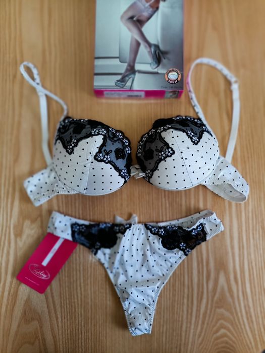 Комплект нижнего белья. Бюстгалтер трусики.