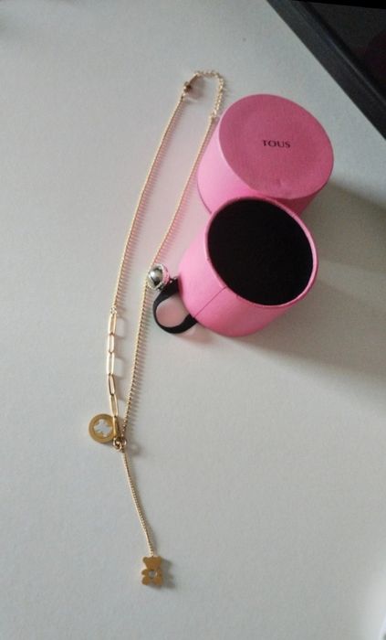 Colar dourado com urso