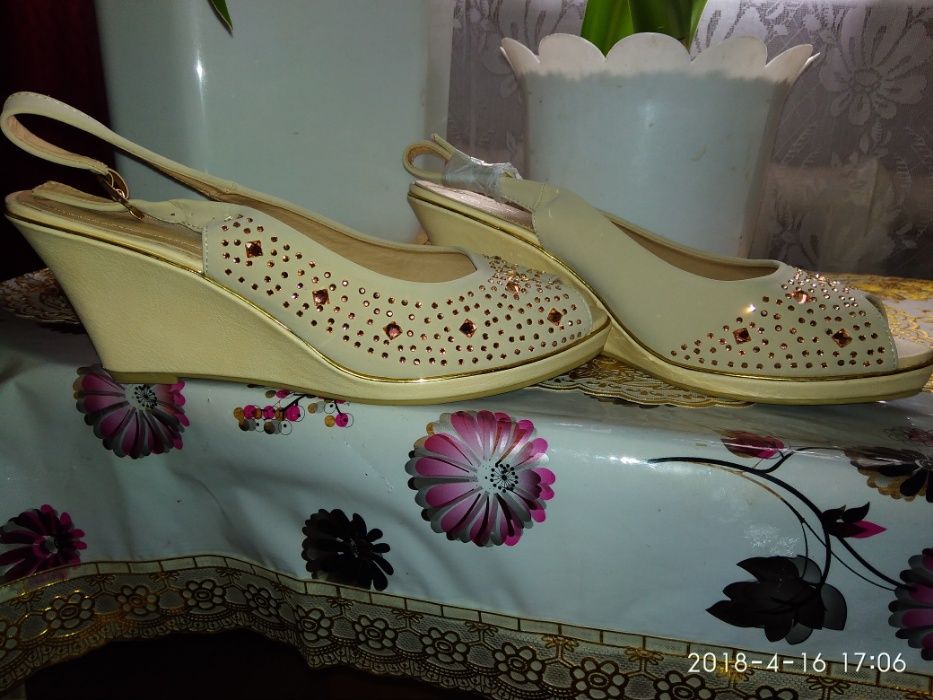 Босоножки женские