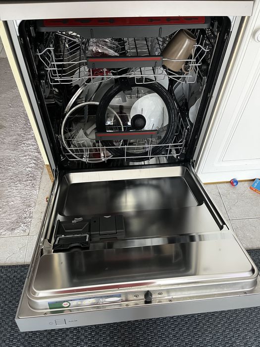 Maquina de lavar loiça AEG quase nova