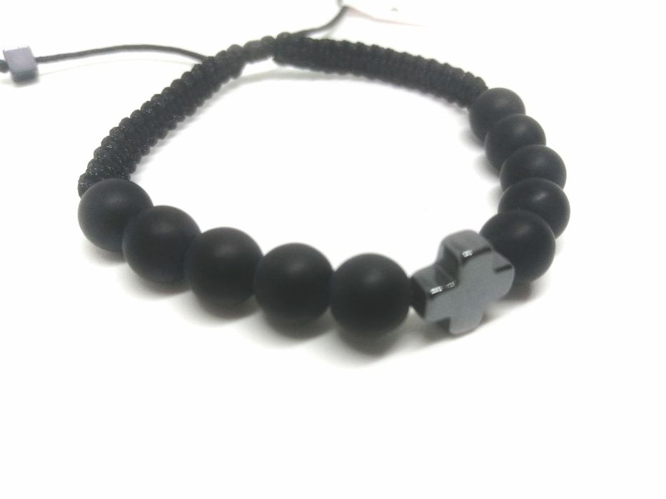 Różaniec na rękę matowy onyks hematyt krzyż