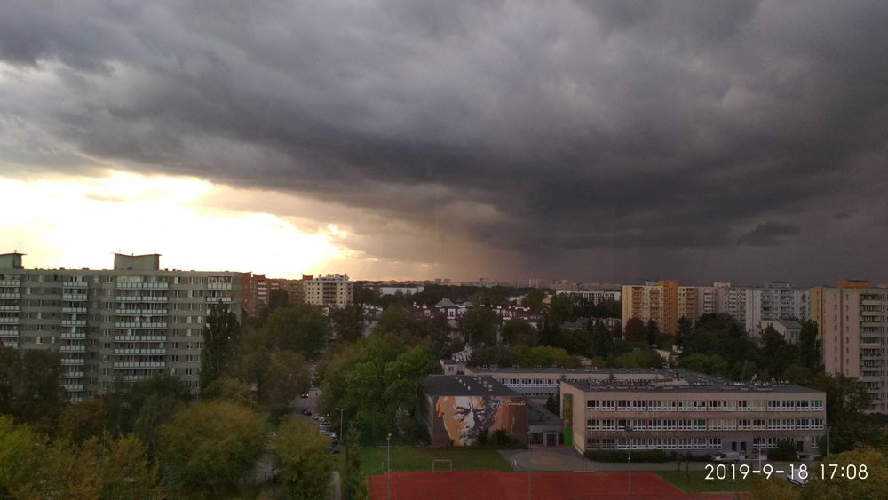 2 niezależne pokoje, dużo szaf (m-sce na 2 rowery). Metro-bus-tramwaj-S8-pociąg. Park i Las. Ul. Rembielińska, Bródno.